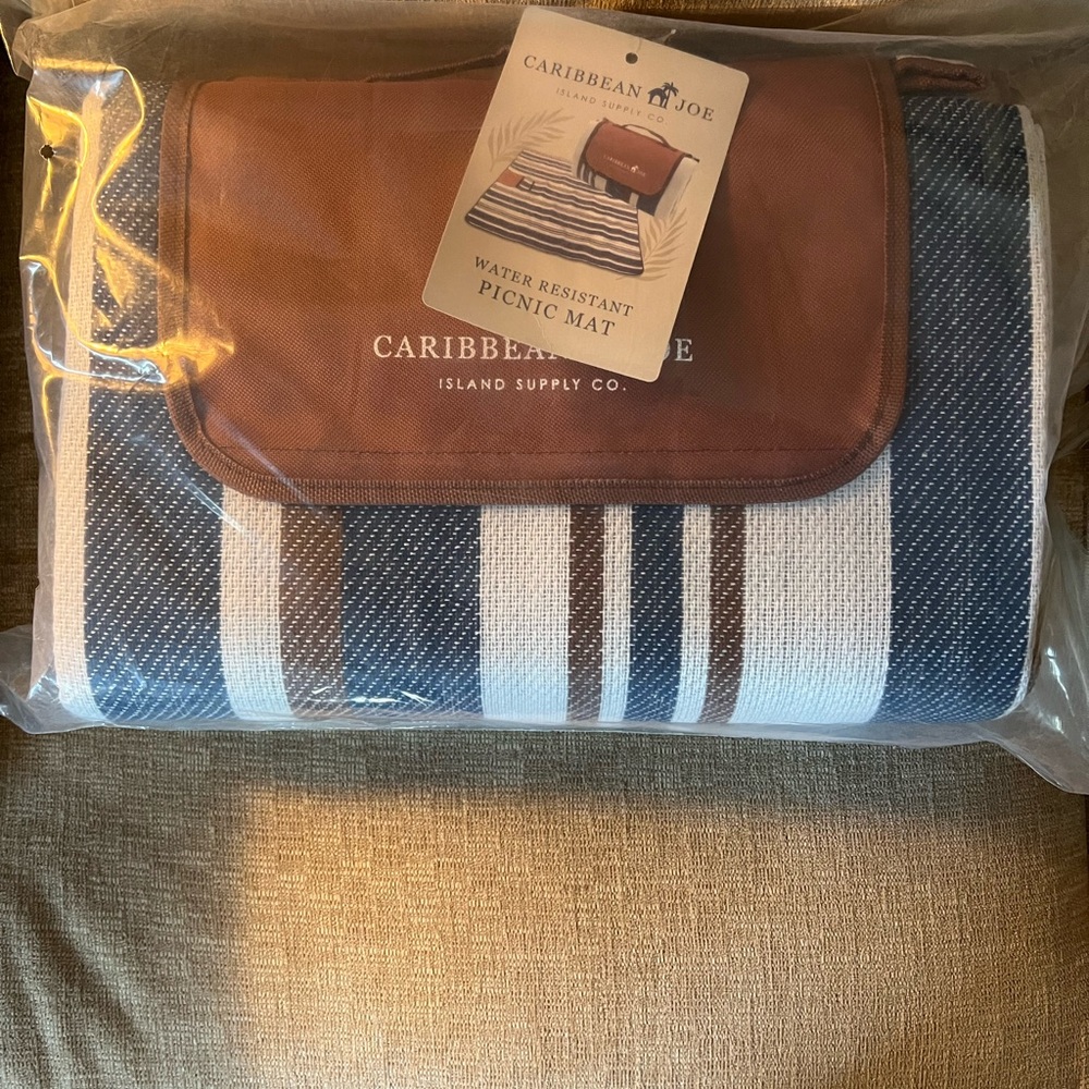 NWT Caribbean Joe Water Resistent Picnic Mat